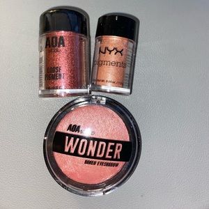 Bundle of eyeshadow and loose pigment